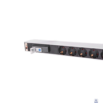 REM Блок розеток Rem-16 с авт. 16А, 7 Shuko, алюм., 19", колодка (R-16-7S-A-440-K)