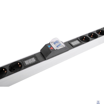 REM Верт. блок розеток Rem-32 на 2 конт. по 10 Schuko, 6 C19 с авт. и амп., 2?16A, алюм.,42-48U,колодка R-32-2x(10S-6C19-A-Am)-1820-K